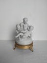 Petite sculpture en biscuit de Saxe monture en bronze, trois chérubins (bacchanales)