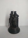 Sculpture en terre cuite représentant marin pêcheur et sa femme