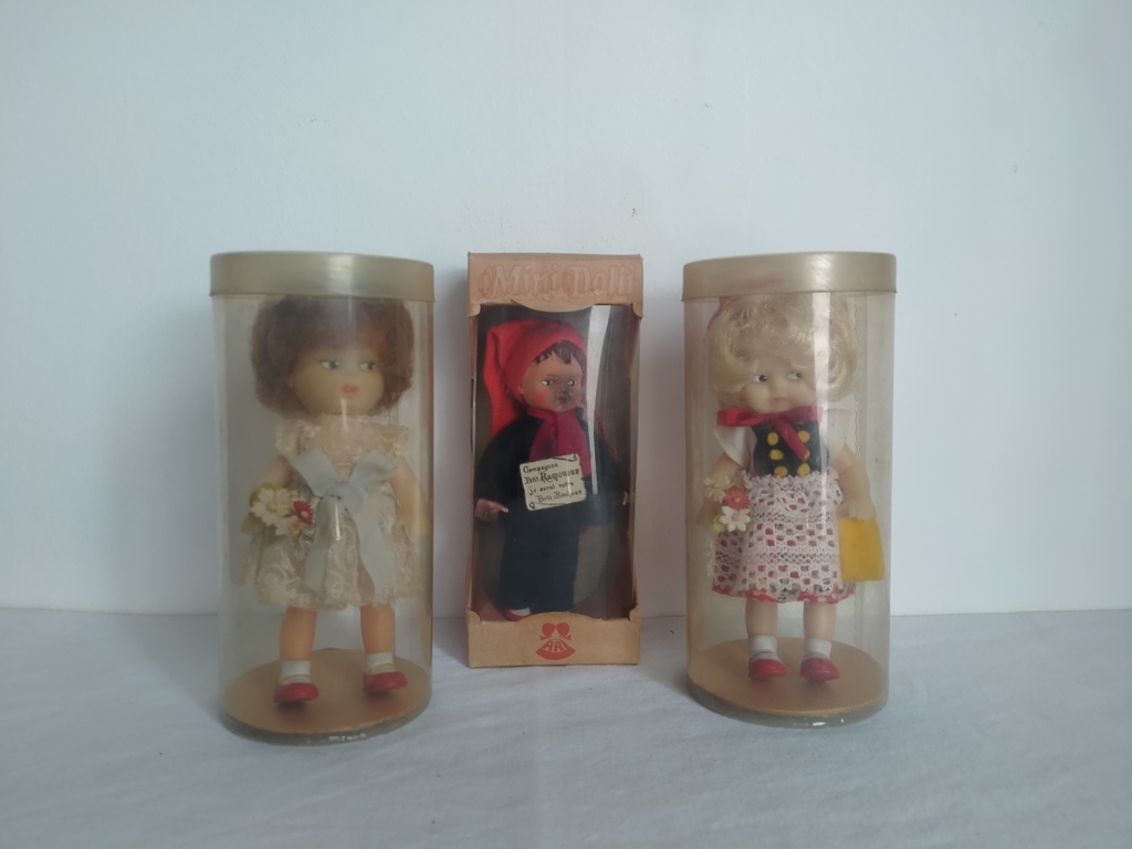 Lot de 3 anciennes petites poupées ARI, fabriqué en Allemagne dans les années 60