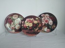Série de 3 assiettes décoratives à décor de bouquets de roses porcelaine allemande