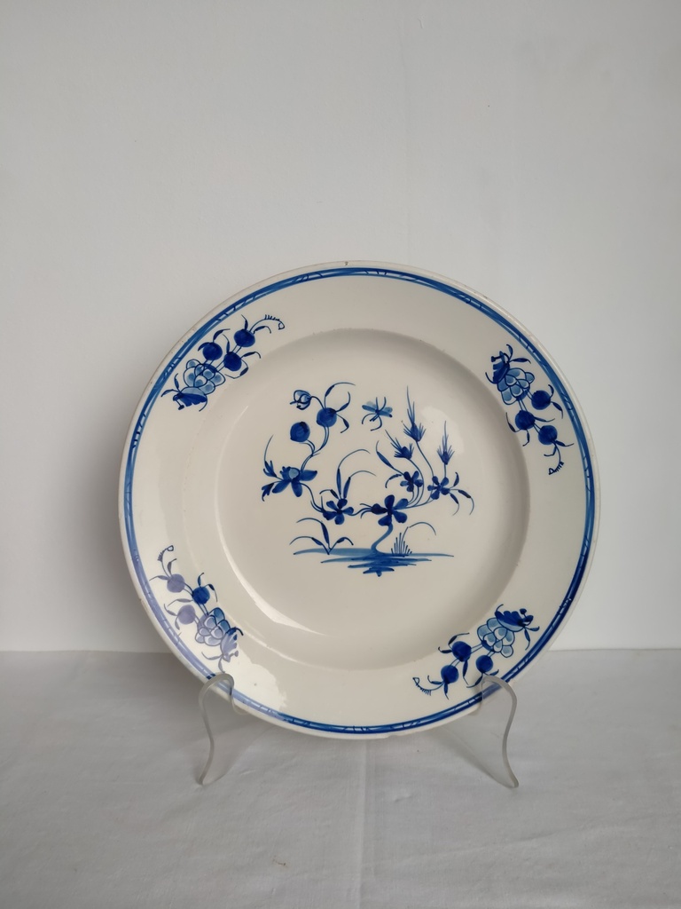 Grand plat porcelaine de Tournai, ronda à la mouche