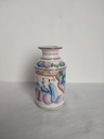 Flacon en porcelaine de Bayeux décor au chinois XIXe siècle