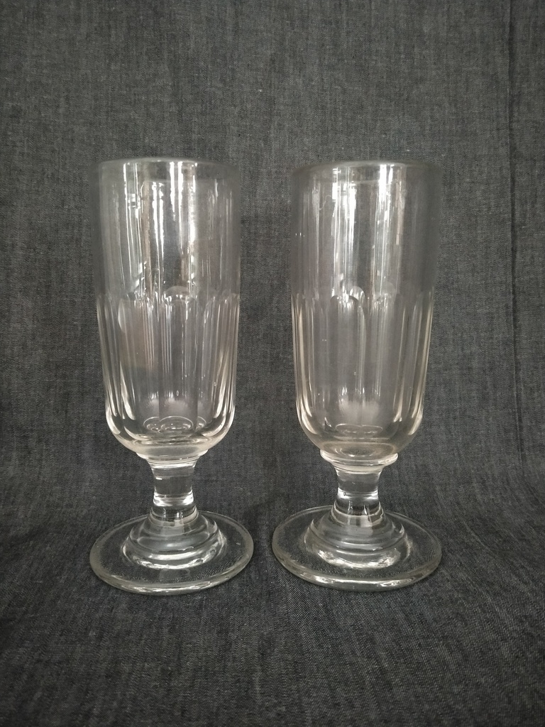 Deux verres à absinthe