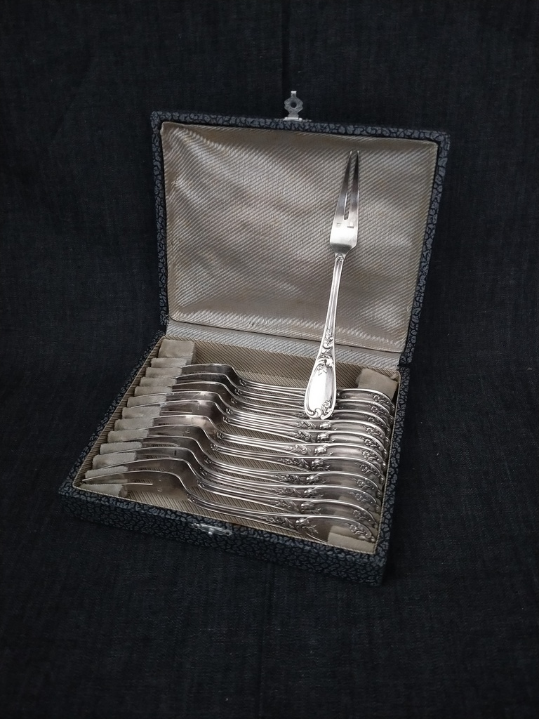 12 fourchettes à escargots en métal argenté Ercuis dans leur coffret