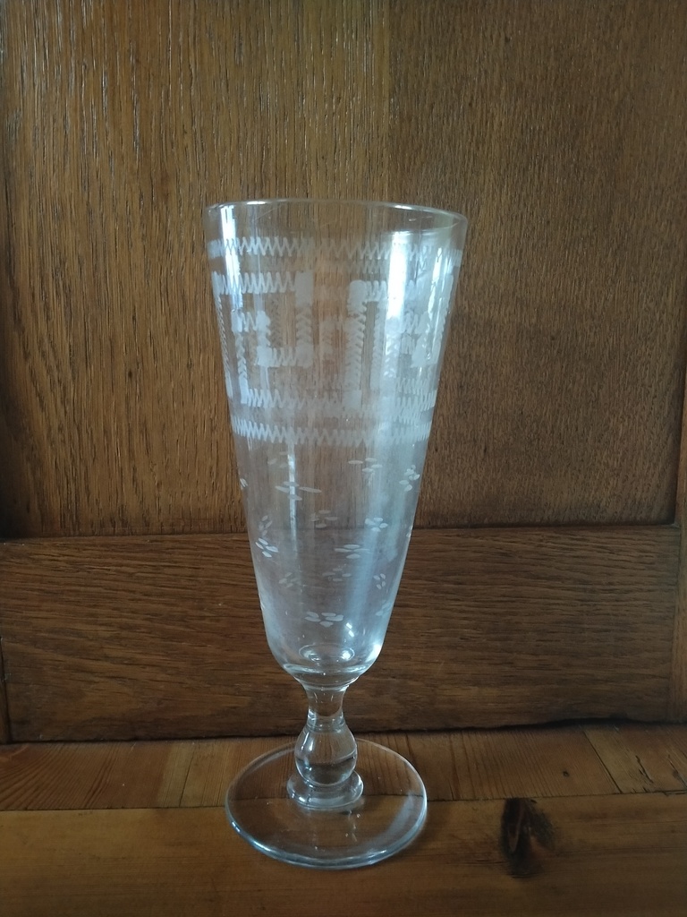 Vase de marié en verre gravé