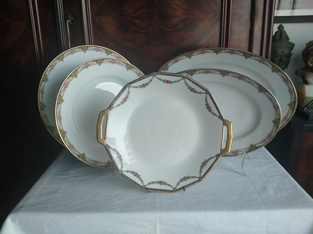 Lot de 5 plats de services, porcelaine de Limoges 