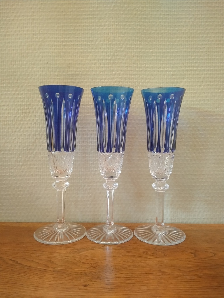 Série de 3 flûtes à champagne Saint Louis modèle Tommy bleu