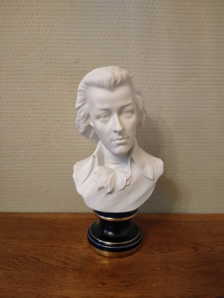 Buste en biscuit représentant Mozart d'après Raphaël Nannini