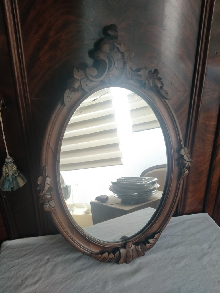 Miroir ovale cadre en bois de style Louis XV