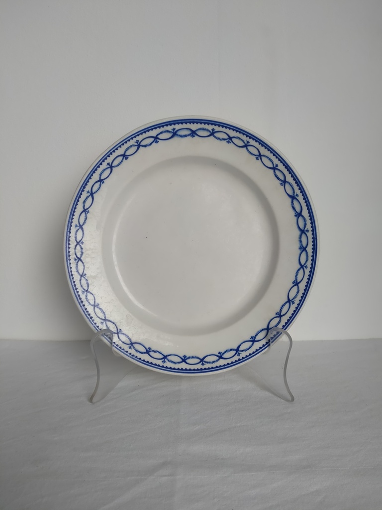 Assiette en porcelaine de Tournai décor à l'anneau