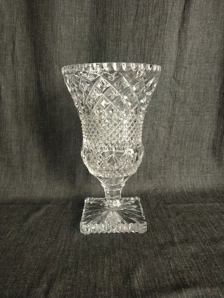 Vase Médicis en cristal décor pointe de diamant et base étoile