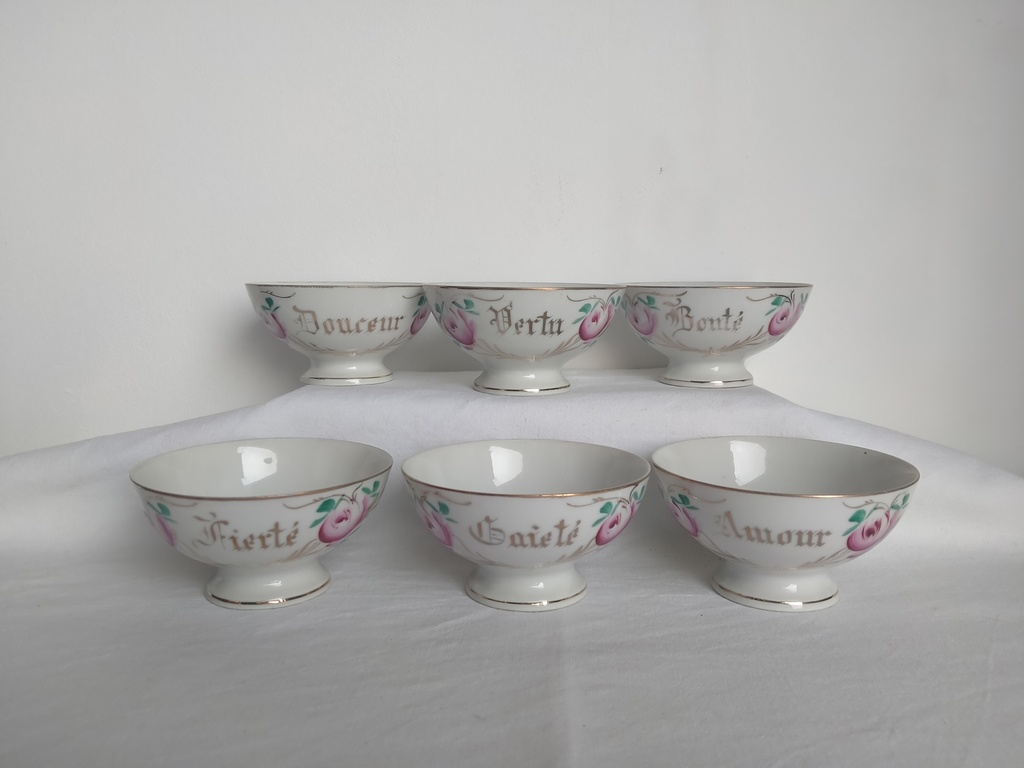 Ensemble de 6 pochons en porcelaine décor main vers 1900, DeFuisseaux Baudour, Belgique