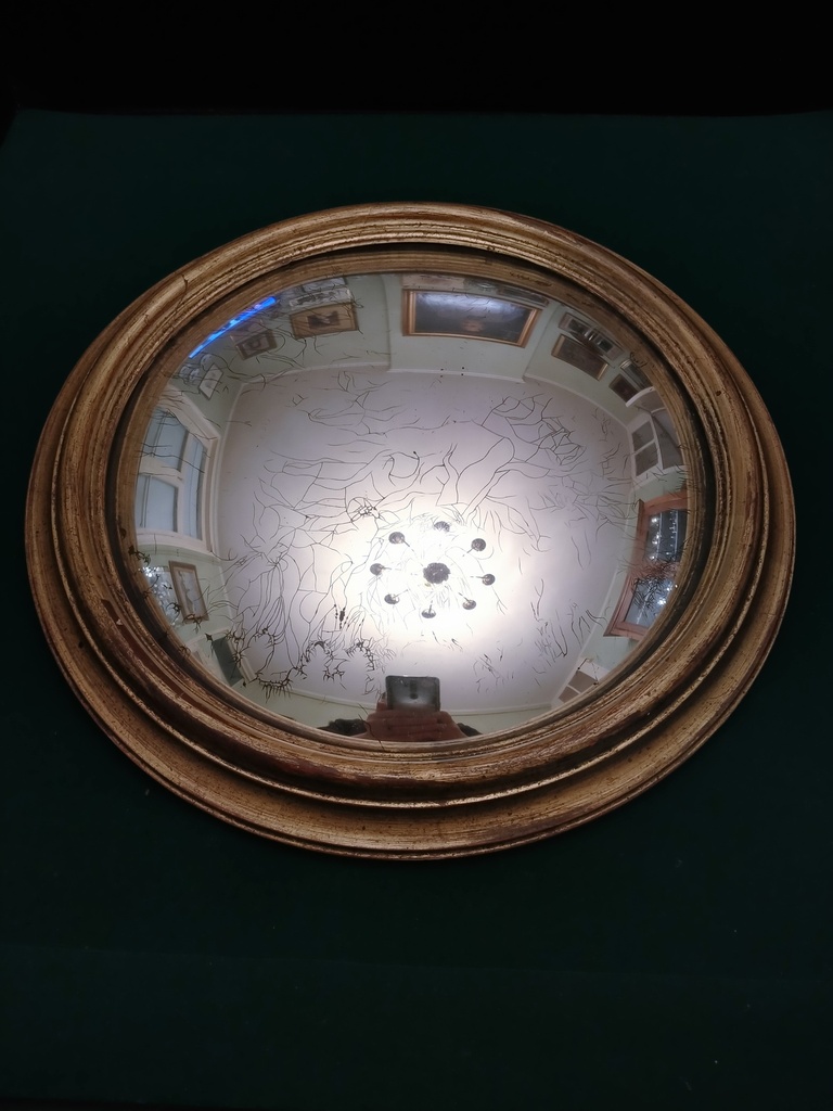 Miroir sorcière avec cadre en bois doré