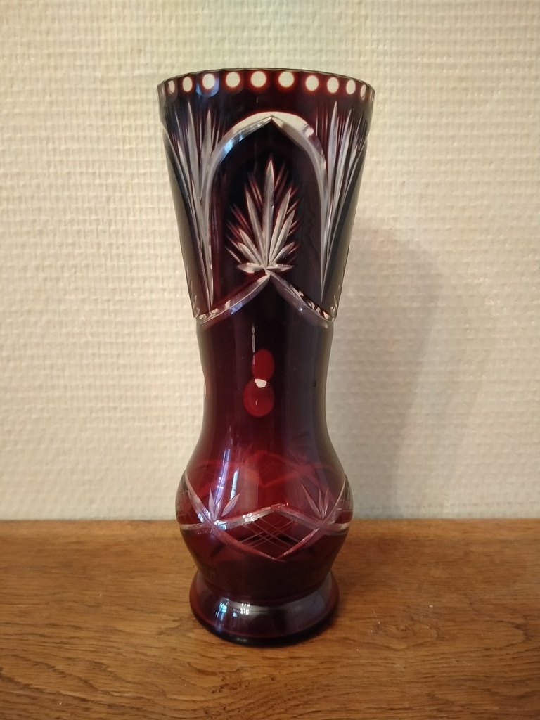 Vase overlay rouge en cristal de bohème