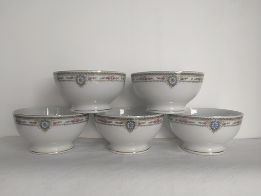 [A056] Série de 5 bols en porcelaine à décor de fleurs