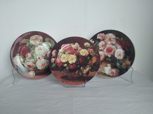 [A140] Série de 3 assiettes décoratives à décor de bouquets de roses porcelaine allemande