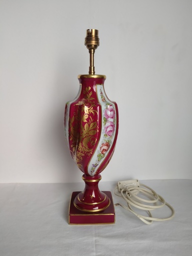 [A139] Lampe en porcelaine de Paris décor de guirlandes de fleurs - Pillivuyt