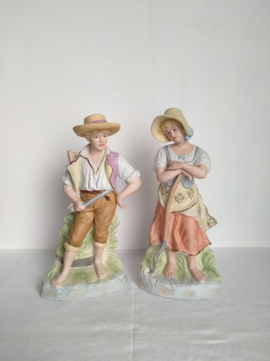 [A032] Couple de paysans, biscuit polychrome