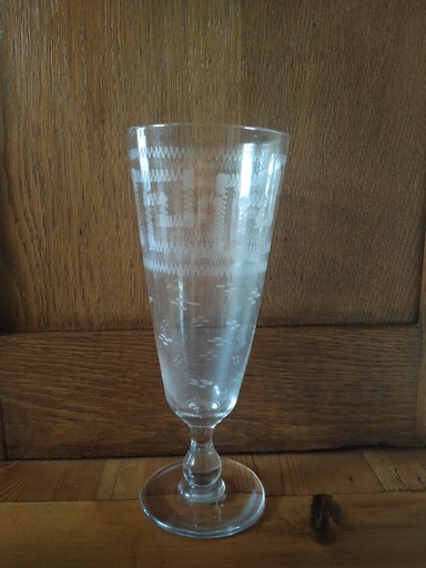 [23060/4] Vase de marié en verre gravé