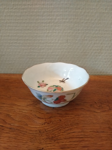 [23068] Coupelle en porcelaine chinoise, XIXe siècle, décor de papillons 