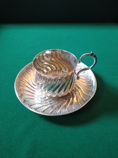 [23060/1] Tasse en argent massif