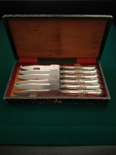 [23052] 6 couteaux à beurre dans leur coffret, argent fourré 