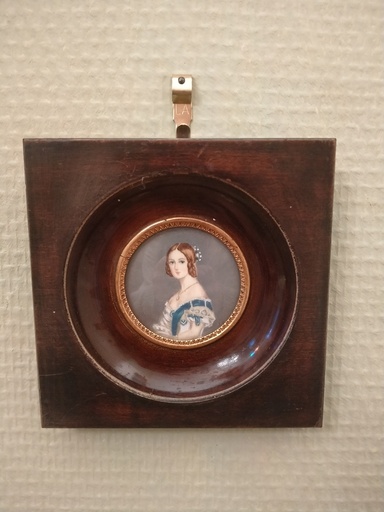 [24004] Miniature représentant le portrait de la Reine Victoria signée L. S.