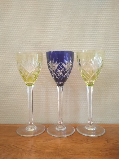 [A060] Série de trois verres à vin Saint Louis modèle Chantilly bleu et vert