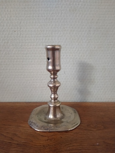 [24011] Flambeau bas régence bronze-laiton fin XVIIe siècle