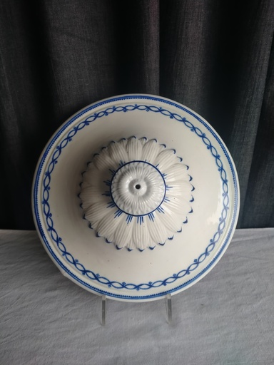 [24033/2] Couvercle de soupière en porcelaine de Tournai décor à l'anneau