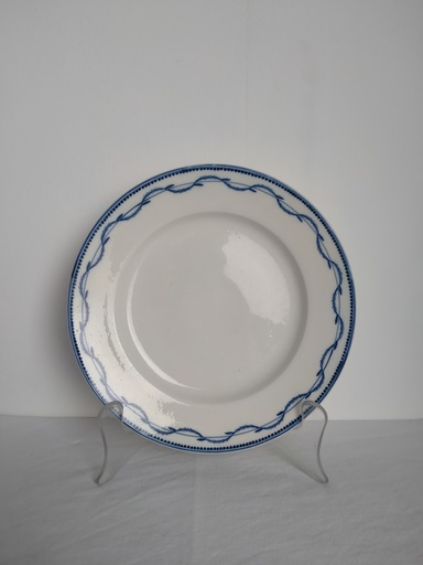 [A036] Assiette en porcelaine de Tournai décor à la chenille