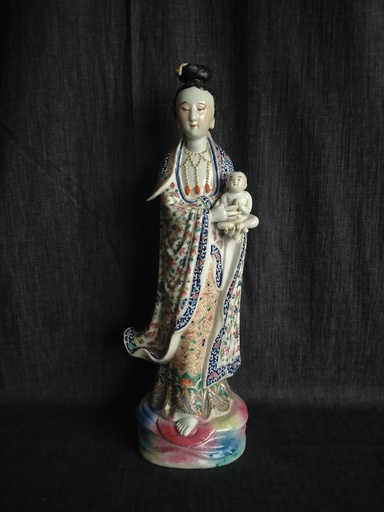 [24066] Déesse Guan Yin en porcelaine polychrome Chine XIXe - XXe siècle