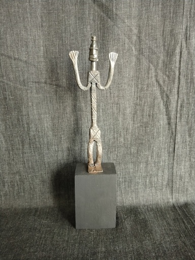 [24082] Fer rituel Dogon (Mali) sur socle, art africain